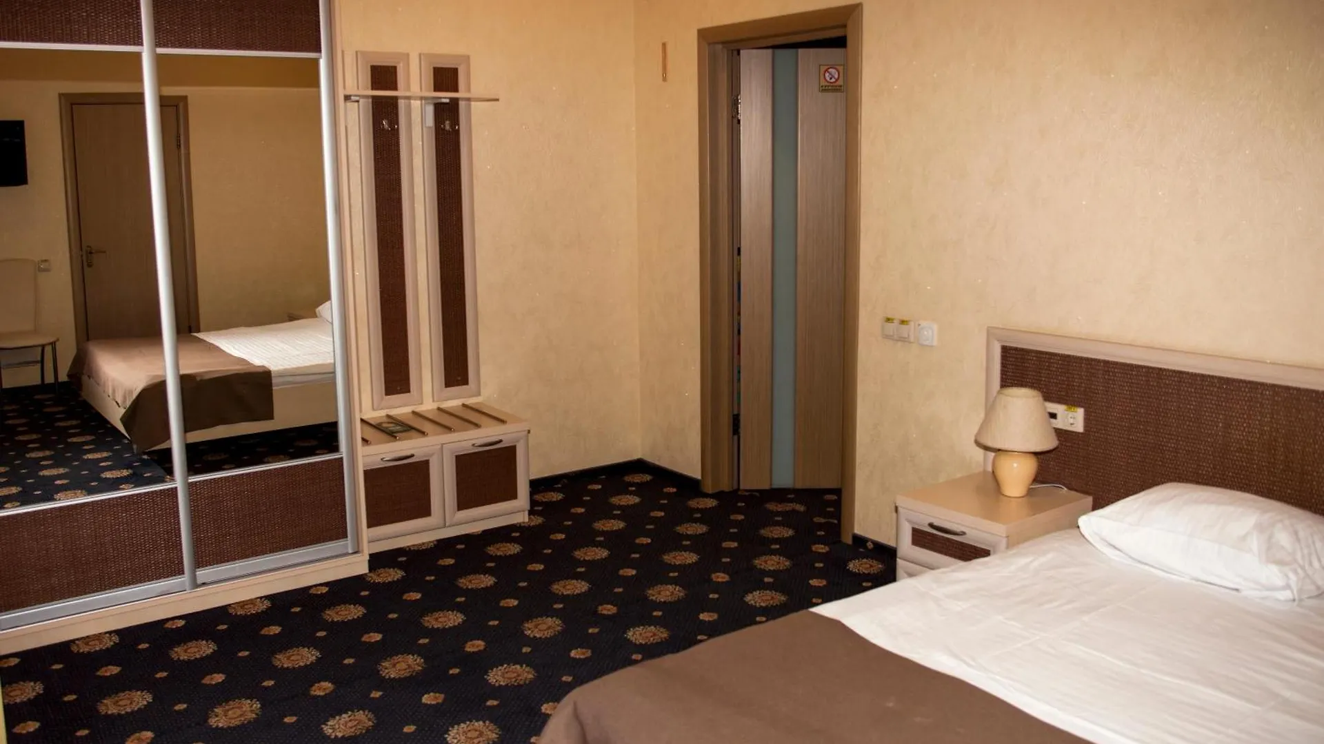 Gonchar Hotel Kiev 3*,