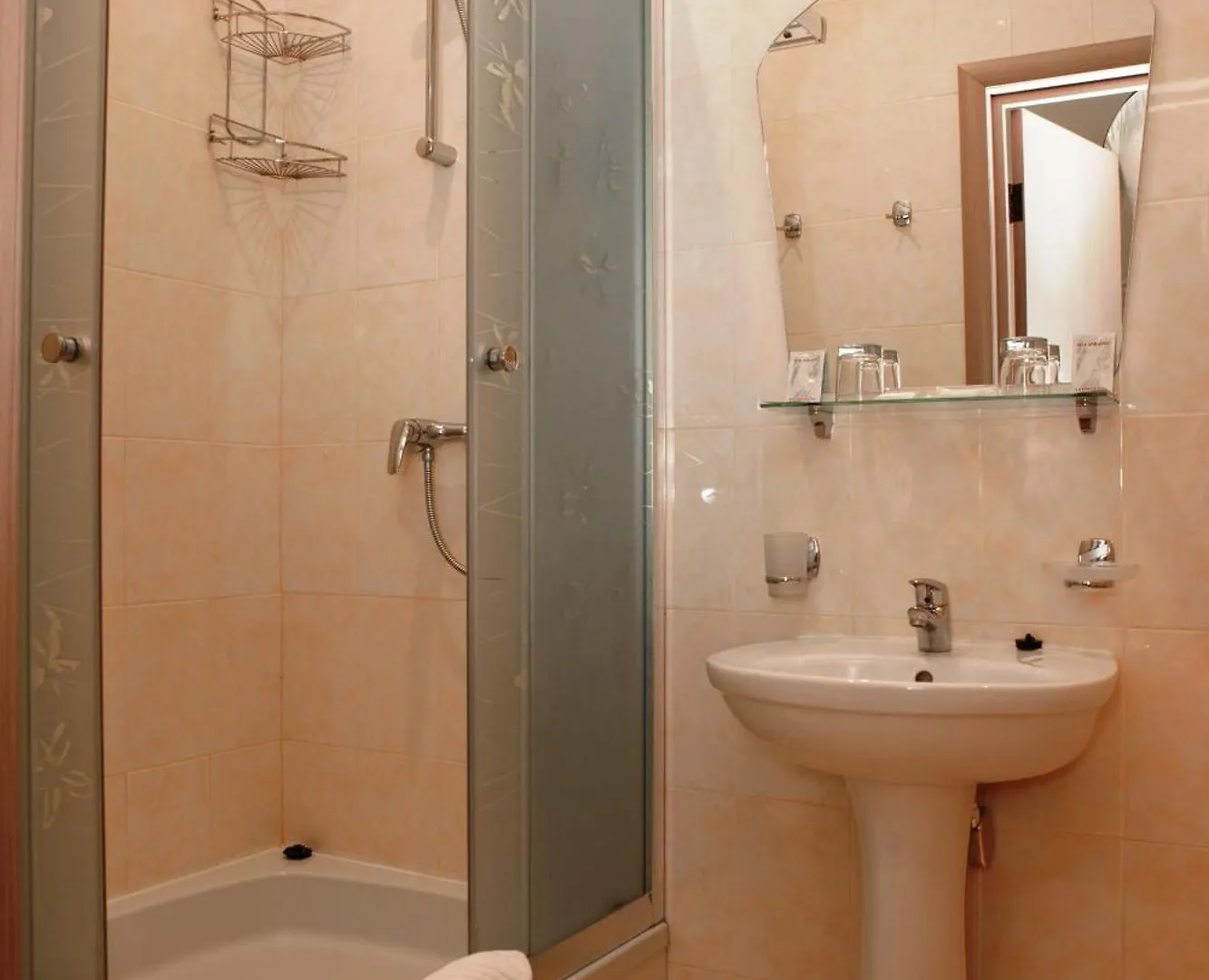 Gonchar Hotel Kiev 3*,
